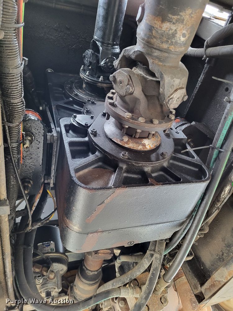 image for item LR9093 2014 Caterpillar CT660  tri-drive hydrovac truck