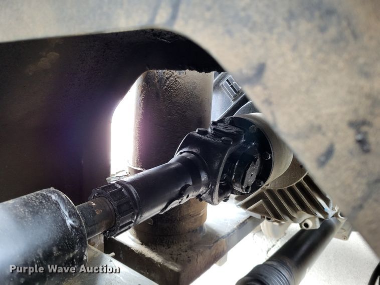 image for item LR9093 2014 Caterpillar CT660  tri-drive hydrovac truck