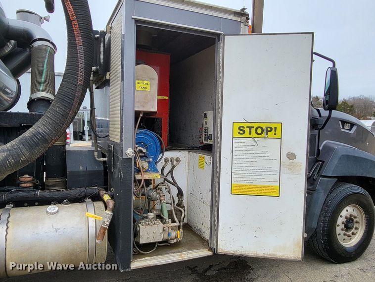 image for item LR9093 2014 Caterpillar CT660  tri-drive hydrovac truck