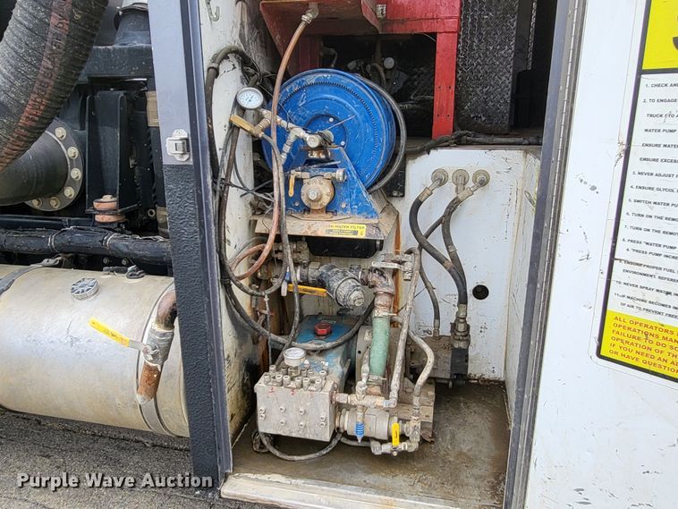 image for item LR9093 2014 Caterpillar CT660  tri-drive hydrovac truck