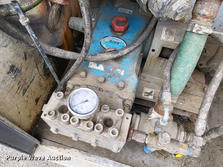 image for item LR9093 2014 Caterpillar CT660  tri-drive hydrovac truck