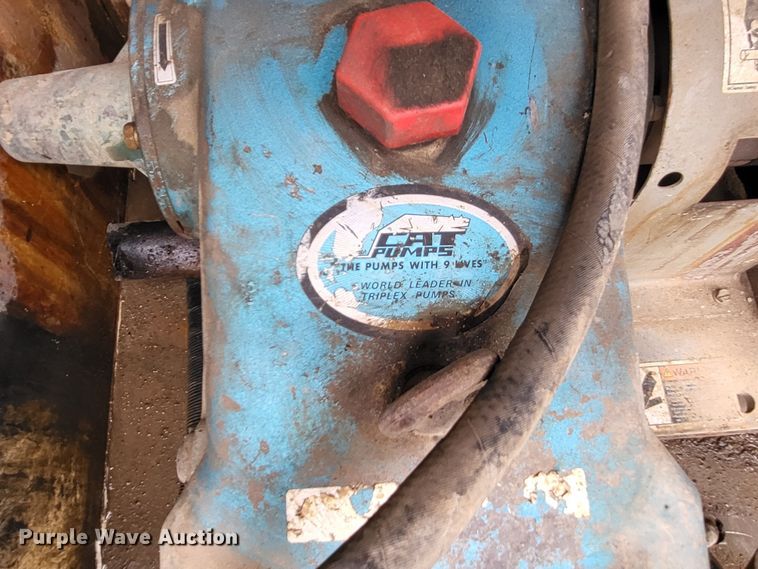 image for item LR9093 2014 Caterpillar CT660  tri-drive hydrovac truck