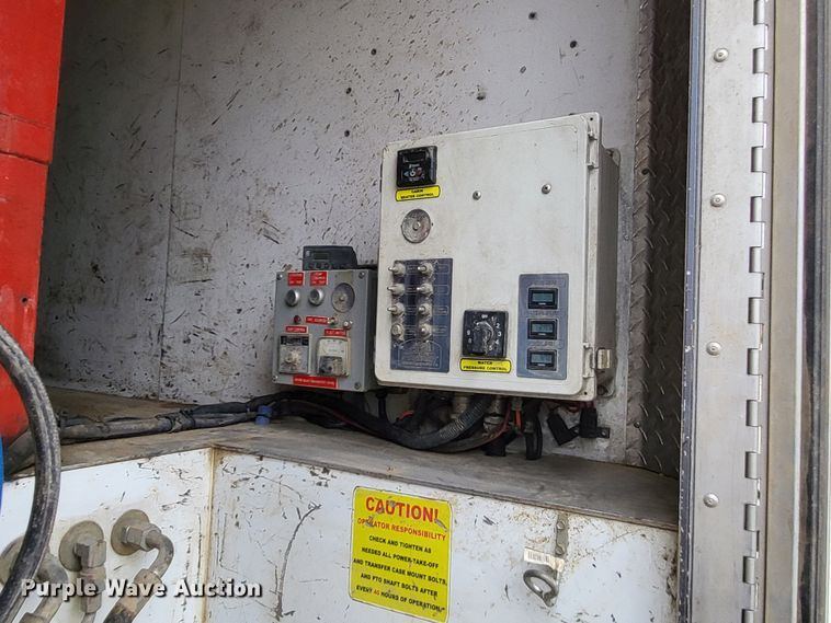 image for item LR9093 2014 Caterpillar CT660  tri-drive hydrovac truck