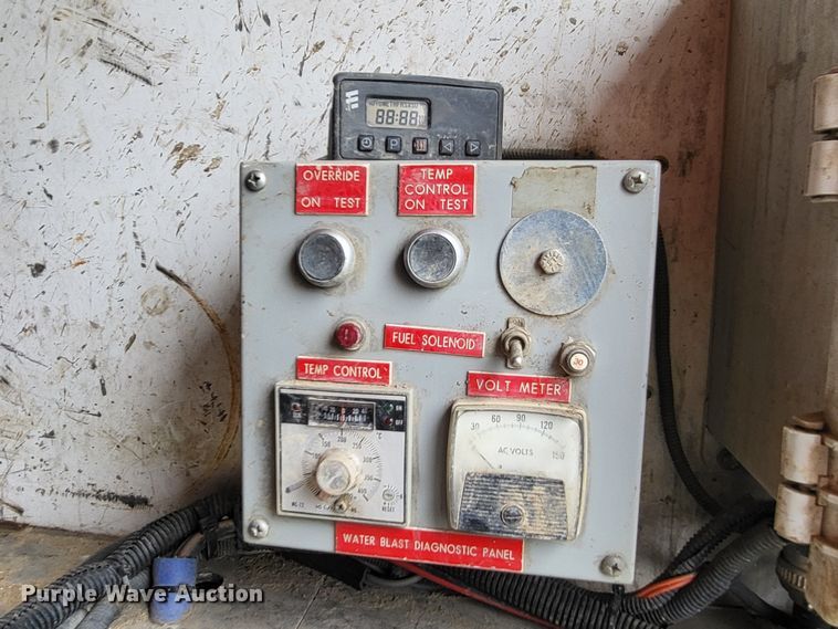 image for item LR9093 2014 Caterpillar CT660  tri-drive hydrovac truck