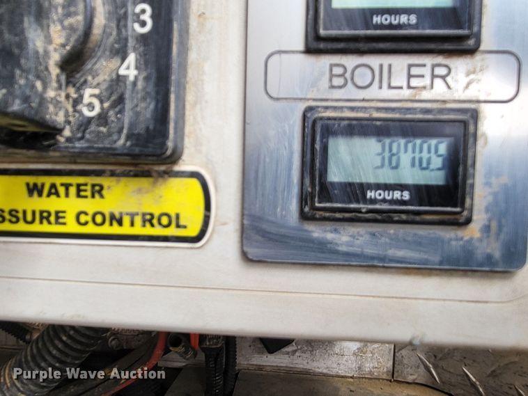 image for item LR9093 2014 Caterpillar CT660  tri-drive hydrovac truck