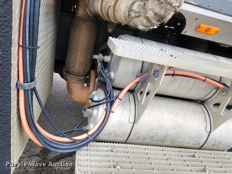 image for item LR9093 2014 Caterpillar CT660  tri-drive hydrovac truck