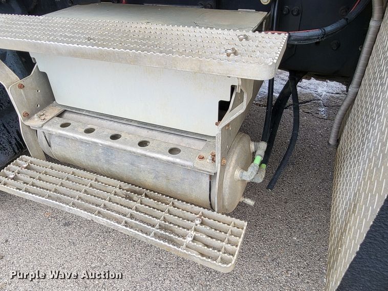 image for item LR9093 2014 Caterpillar CT660  tri-drive hydrovac truck