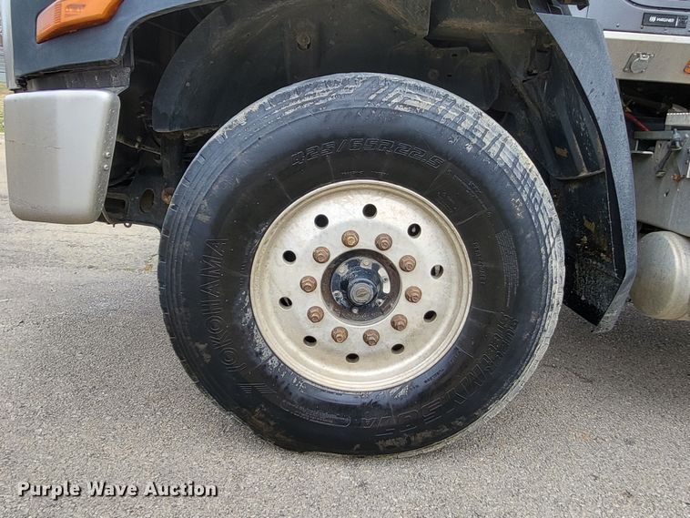 image for item LR9093 2014 Caterpillar CT660  tri-drive hydrovac truck