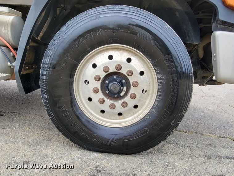 image for item LR9093 2014 Caterpillar CT660  tri-drive hydrovac truck