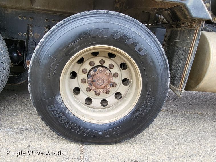 image for item LR9093 2014 Caterpillar CT660  tri-drive hydrovac truck