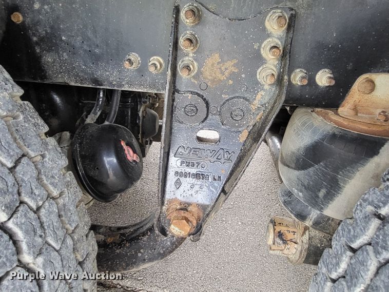 image for item LR9093 2014 Caterpillar CT660  tri-drive hydrovac truck