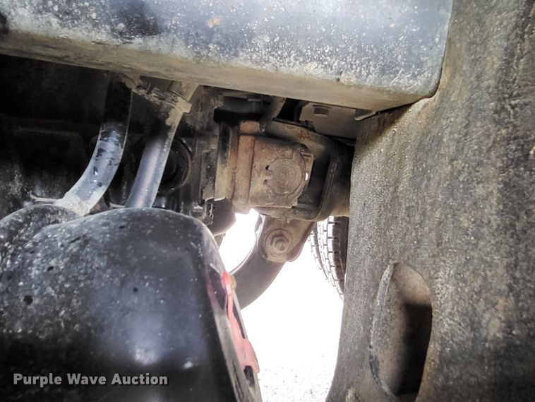 image for item LR9093 2014 Caterpillar CT660  tri-drive hydrovac truck