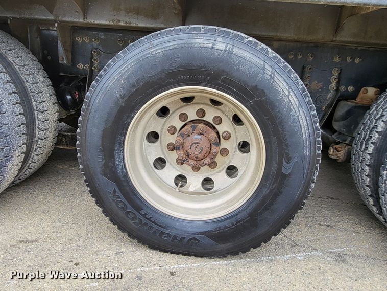 image for item LR9093 2014 Caterpillar CT660  tri-drive hydrovac truck