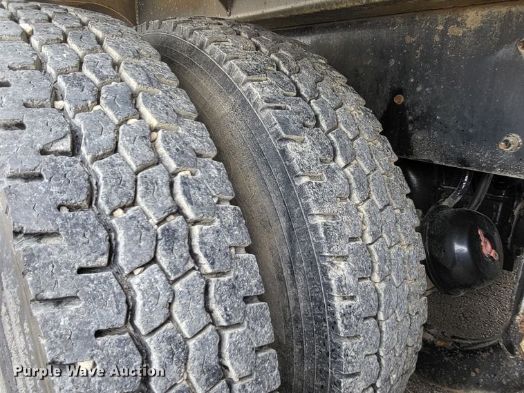 image for item LR9093 2014 Caterpillar CT660  tri-drive hydrovac truck