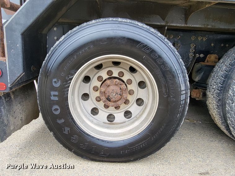 image for item LR9093 2014 Caterpillar CT660  tri-drive hydrovac truck