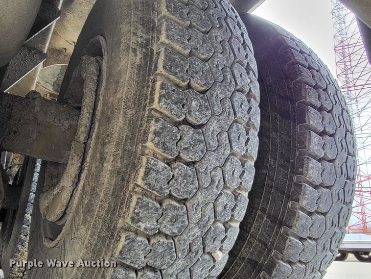 image for item LR9093 2014 Caterpillar CT660  tri-drive hydrovac truck