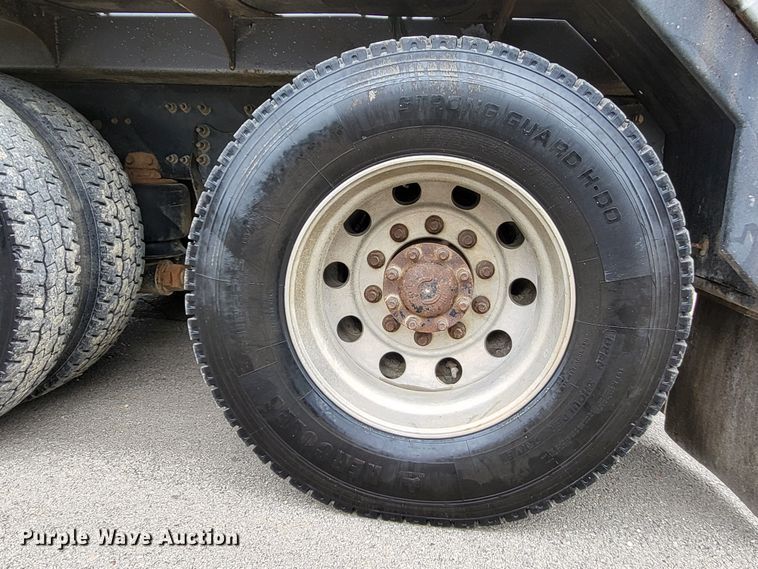 image for item LR9093 2014 Caterpillar CT660  tri-drive hydrovac truck