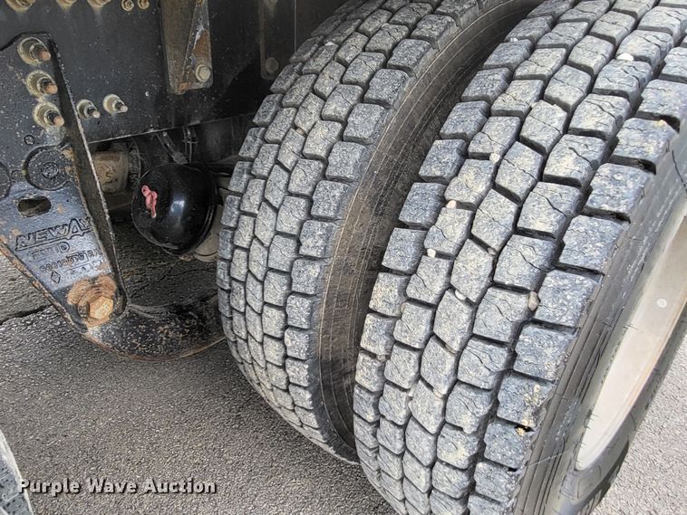 image for item LR9093 2014 Caterpillar CT660  tri-drive hydrovac truck