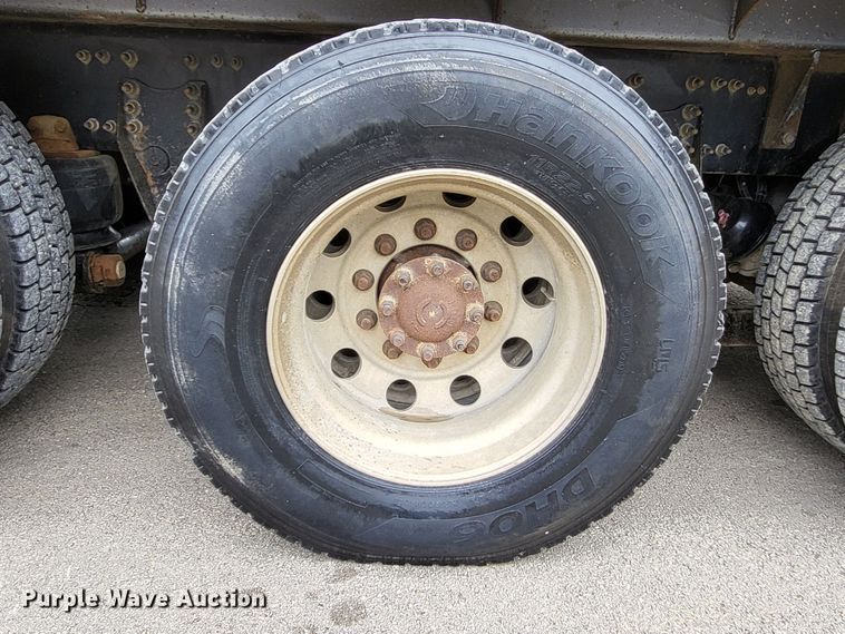 image for item LR9093 2014 Caterpillar CT660  tri-drive hydrovac truck