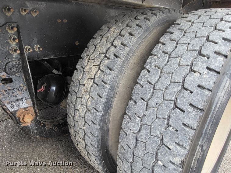 image for item LR9093 2014 Caterpillar CT660  tri-drive hydrovac truck