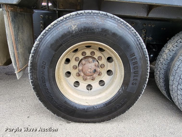 image for item LR9093 2014 Caterpillar CT660  tri-drive hydrovac truck