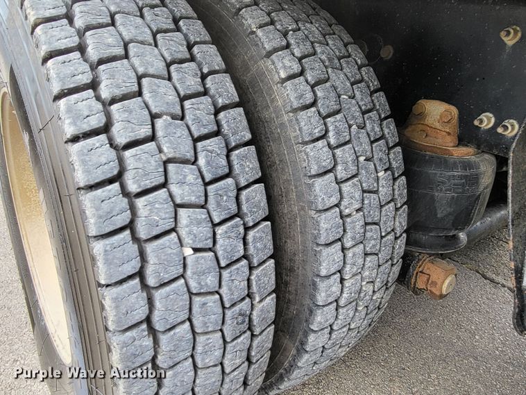 image for item LR9093 2014 Caterpillar CT660  tri-drive hydrovac truck