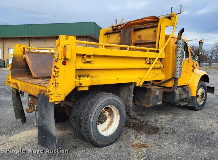 image for item LR9126 2000 International 4900  dump truck