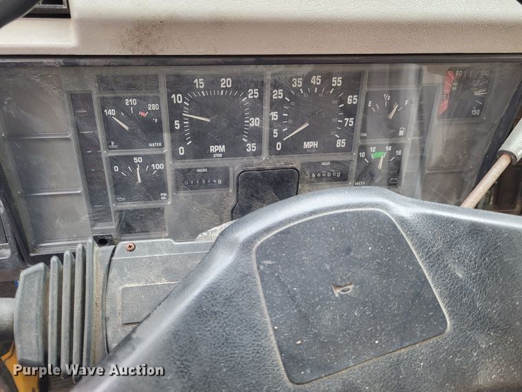 image for item LR9126 2000 International 4900  dump truck