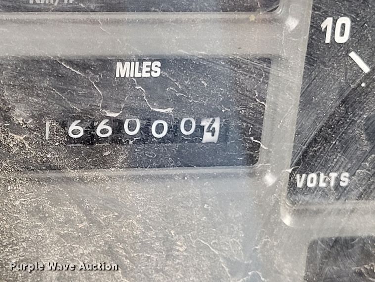 image for item LR9126 2000 International 4900  dump truck