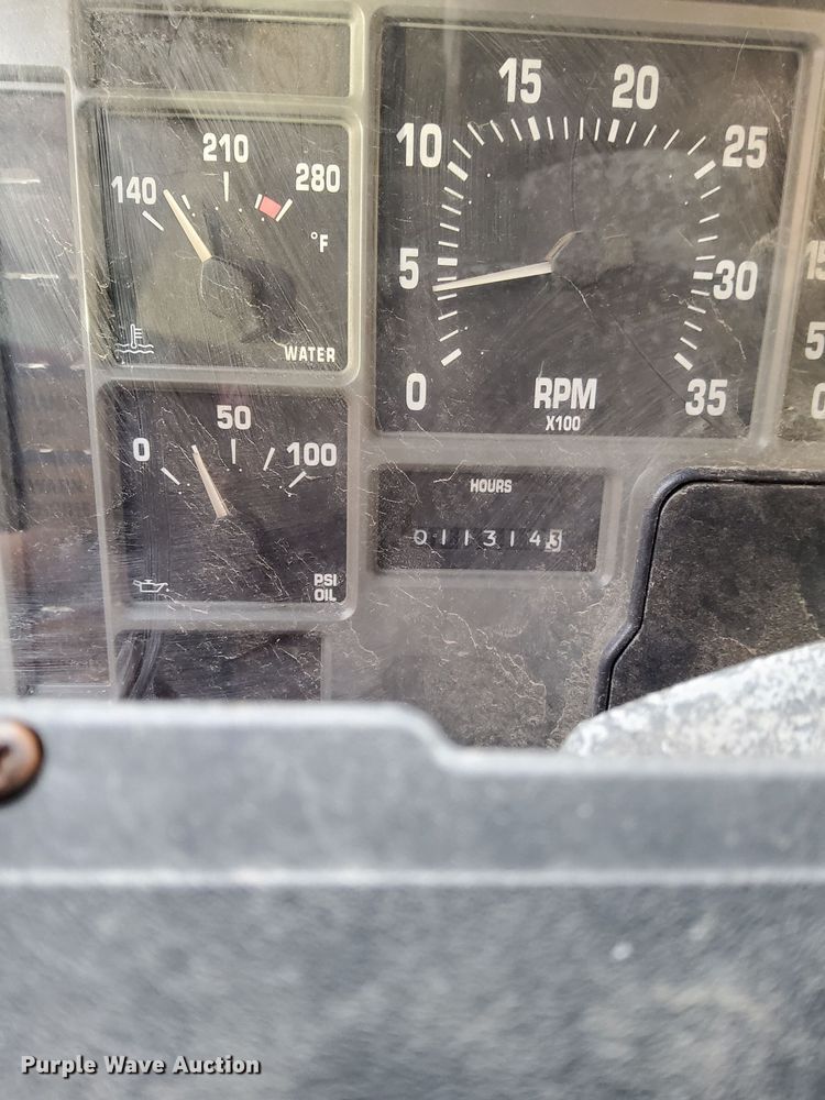 image for item LR9126 2000 International 4900  dump truck