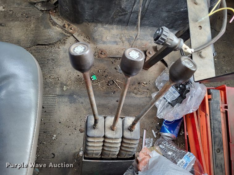 image for item LR9126 2000 International 4900  dump truck