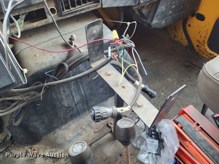 image for item LR9126 2000 International 4900  dump truck