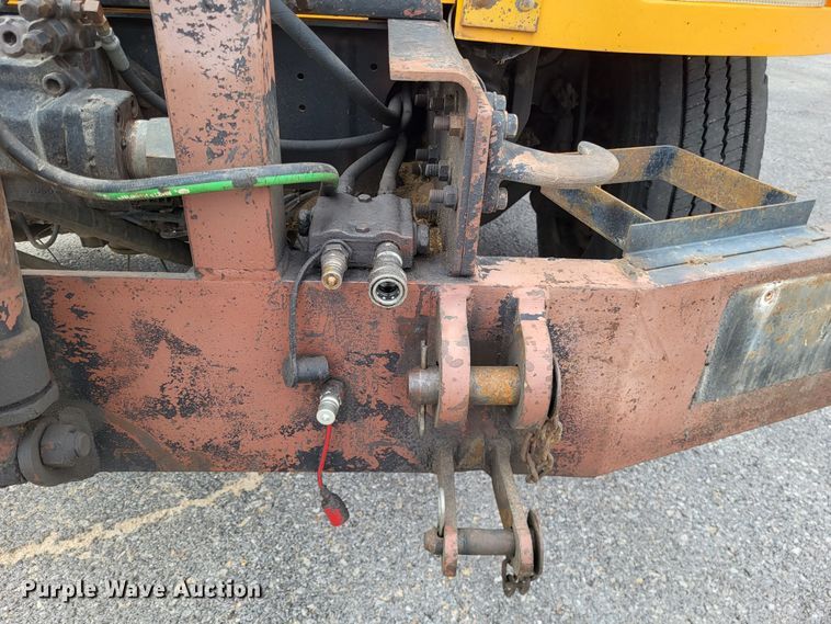 image for item LR9126 2000 International 4900  dump truck