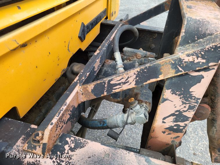 image for item LR9126 2000 International 4900  dump truck