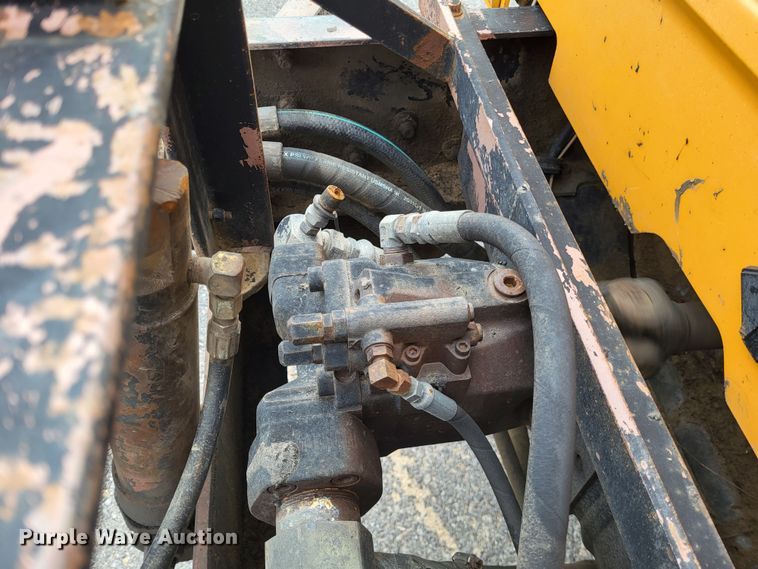 image for item LR9126 2000 International 4900  dump truck