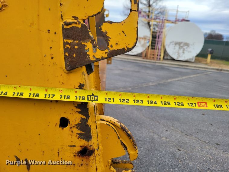 image for item LR9126 2000 International 4900  dump truck