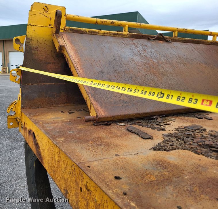 image for item LR9126 2000 International 4900  dump truck