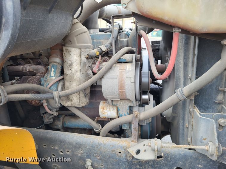 image for item LR9126 2000 International 4900  dump truck