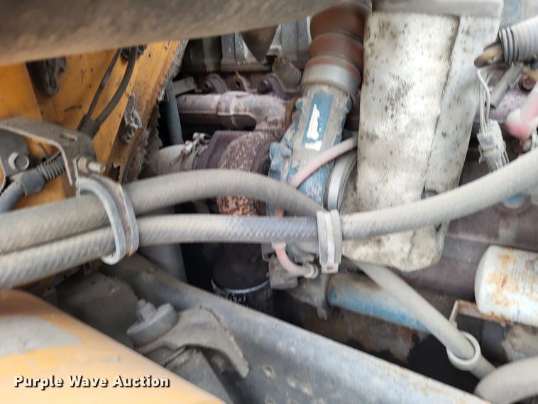 image for item LR9126 2000 International 4900  dump truck