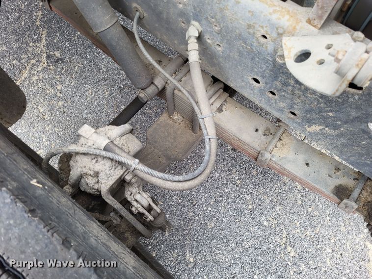 image for item LR9126 2000 International 4900  dump truck