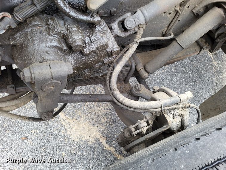 image for item LR9126 2000 International 4900  dump truck