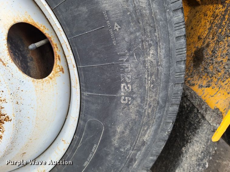 image for item LR9126 2000 International 4900  dump truck