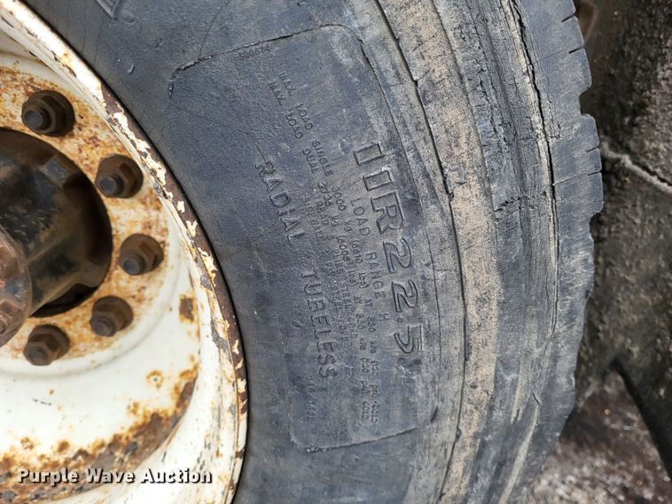 image for item LR9126 2000 International 4900  dump truck