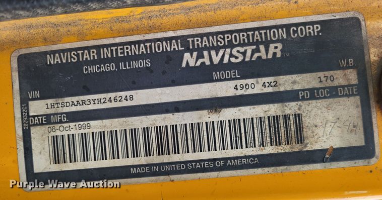 image for item LR9126 2000 International 4900  dump truck