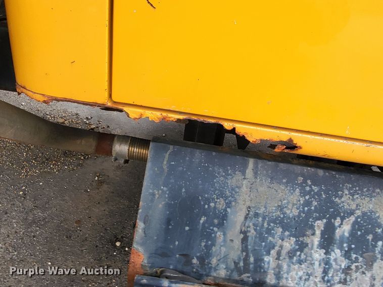 image for item LR9127 2002 International 4900  dump truck