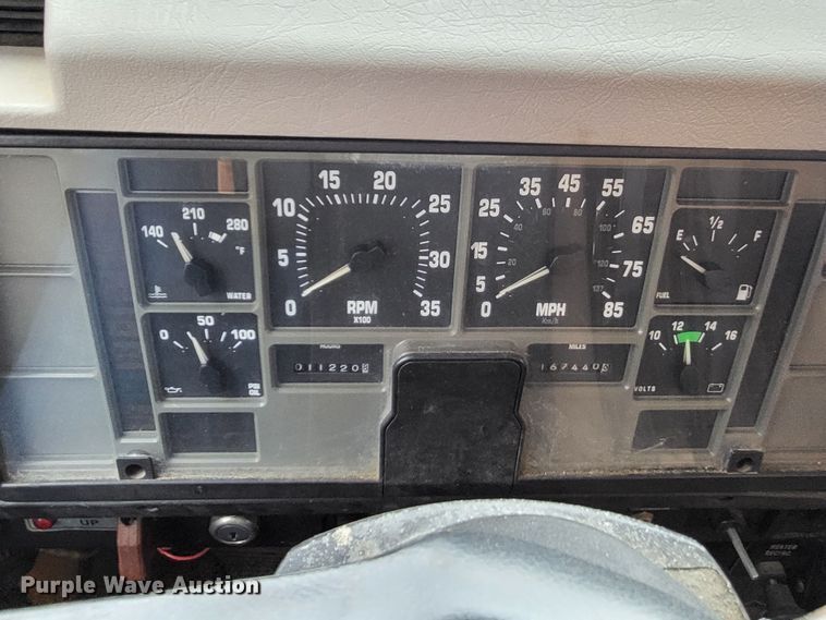 image for item LR9127 2002 International 4900  dump truck