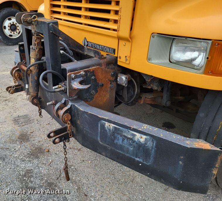 image for item LR9127 2002 International 4900  dump truck