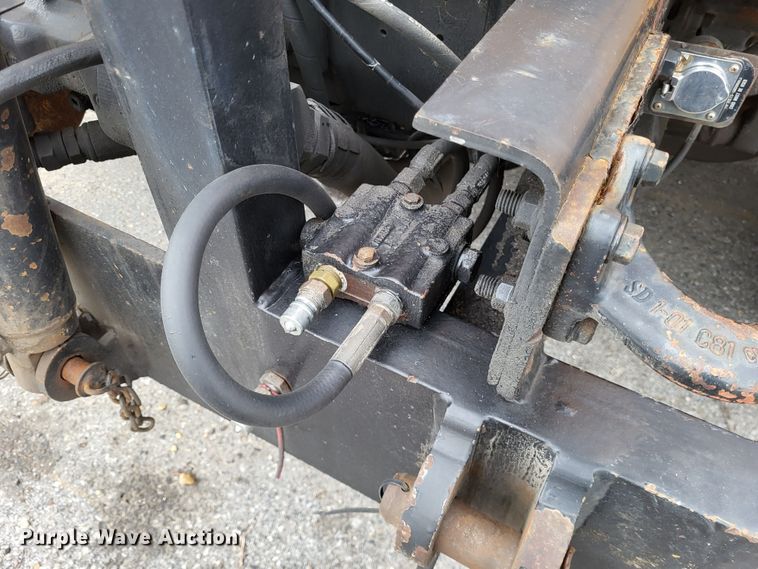 image for item LR9127 2002 International 4900  dump truck