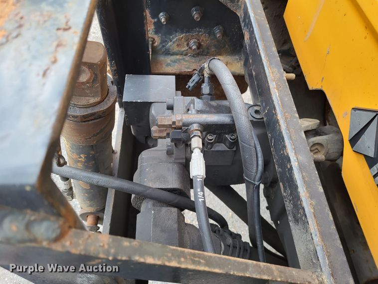 image for item LR9127 2002 International 4900  dump truck