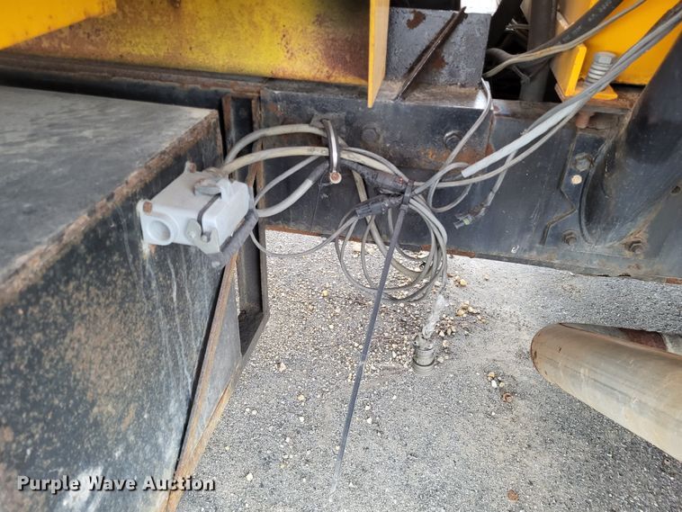 image for item LR9127 2002 International 4900  dump truck